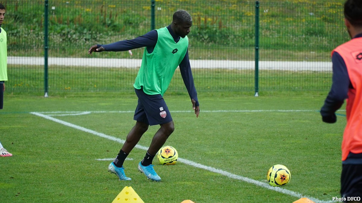 🏋️‍♂️Nos Dijonnais ont une nouvelle fois effectué deux séances aujourd'hui avec notamment du travail devant le but et un circuit endutech !

La galerie 📸complète ➡️ bit.ly/3eyNHoM

#PrepaDFCO