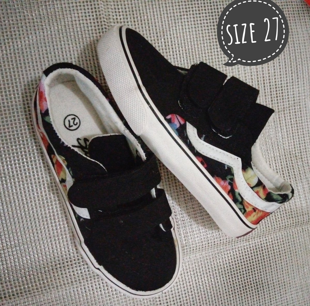 EnhakkorePlace's tweet photo. #NIGHTMARKETWITHDAMMYB 
#nightmarketbydammy #Sneakersdeals
Quality kiddies sneakers up for grabs
N2000 only because it's #NightMarket 

Chat me up on WhatsApp https://t.co/XxDPgebe4i to order
#Abujadeals #Abujamarket #enhakkoreplace #SmallBusiness #startups https://t.co/EsZo1VOBJ8