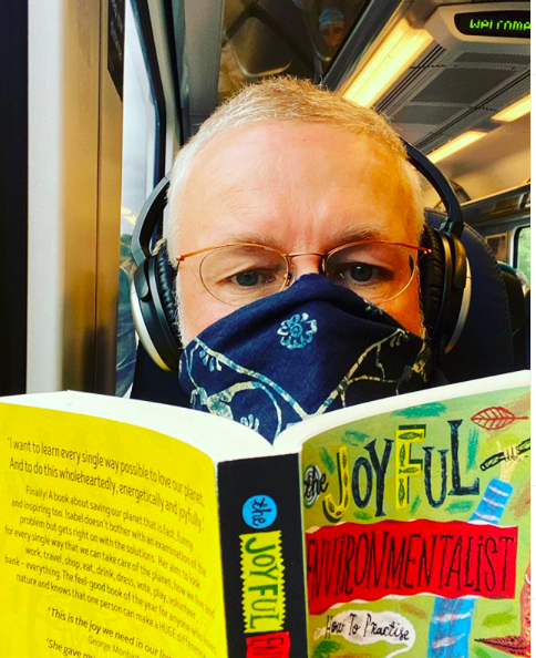 IsabelLosada's tweet photo. Two #thejoyfulenvironmentalist reader selfies July 2020 It's so wonderful that readers can just post to you directly on social media. Love these two today. #environment #ClimateActionNow #environmentalism #positivereading https://t.co/algvoJJdiE