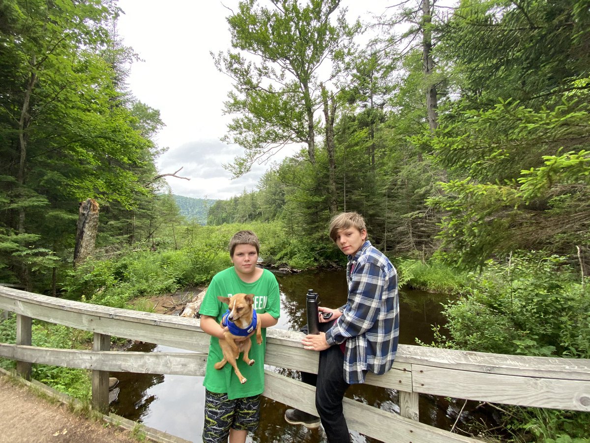 SourGirl_84's tweet image. Getting all 3 of them to pose for a pic is like pulling teeth. #adk #adklife #mountainlife