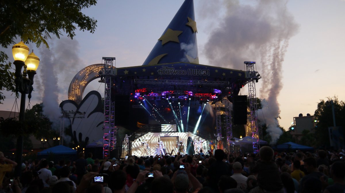 disneypicaday's tweet photo. I came across a cache of pictures yesterday of the most horribly wonderful thing about early #StarWarsWeekends. #HyperspaceHoopla. Dance of of the Star Wars Stars was dumb, silly, not canon, but it was so much fun! https://t.co/0FZVdznk46
