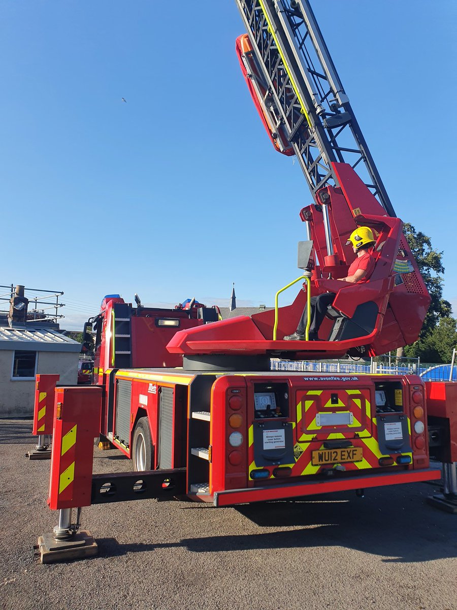 AFRSPaulton's tweet photo. This evening we had a visit from @AFRSBath and they brought their Turntable Ladder (TL) to show us some of its capabilities and familiarise ourselves with its layout. #AFRS #TurntableLadder #Firefighters #Oncall https://t.co/ewwwF1DSS3