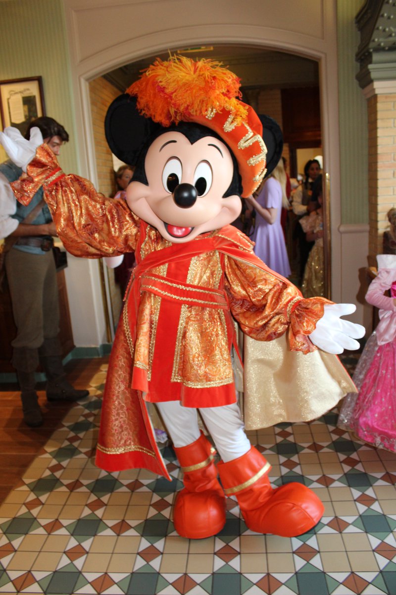 DisneyVala's tweet photo. Meet Prince Charming 2.0. 😄😉
#DisneylandParis #MickeyMouse #InventionsBrunch #DisneyCharacters https://t.co/UKWfjzXaWQ
