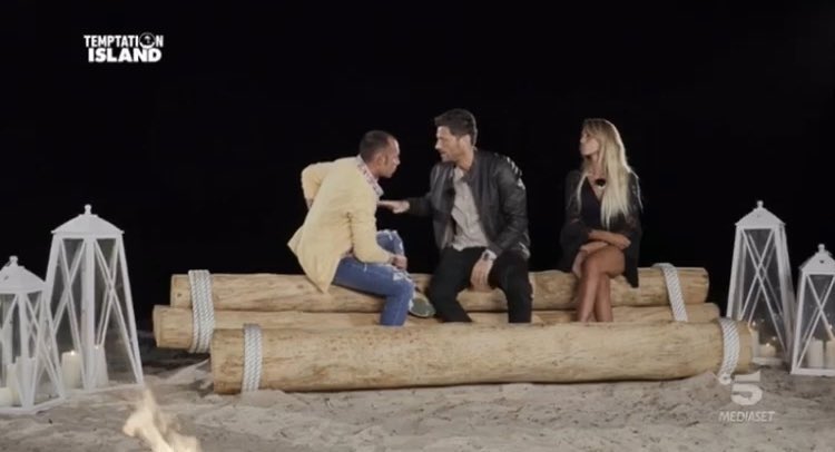 Dolores65310829's tweet photo. La mia coscienza che si mette tra me e il terzo Long Island  #TemptationIsland https://t.co/1iwmpvh3kO