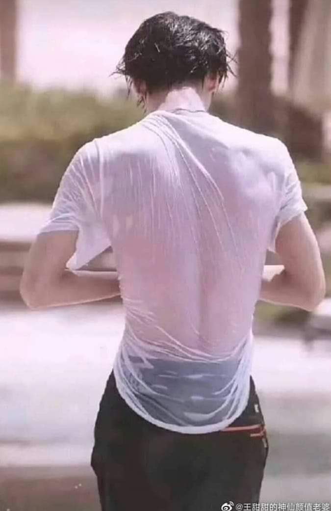 We should really talk more about this man’s shoulder-to-waist ratio because it is INSANE and he a WHOLE SNACC OMG...   #goddamnYibo