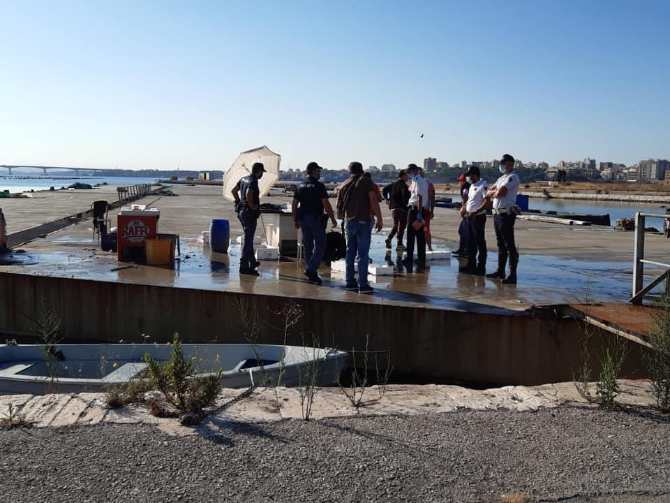 PLTaranto's tweet photo. Continua la lotta della #polizialocale #taranto e della @poliziadistato all’abusivismo. https://t.co/8Z7oLl0MWG