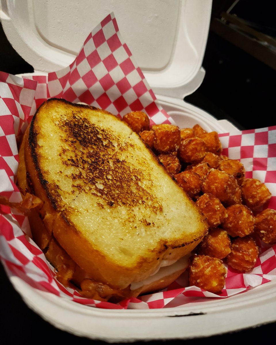 Lindasbar's tweet photo. Ain't no cheese like a Linda's grilled cuz a Linda's grilled cheese DON'T STOP https://t.co/G23q4HKlii