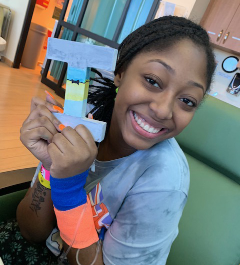 Cure4thekids's tweet photo. More #WorksOf Art... 19-year old Kelis paints the word #Imagine that will be a part of a collective piece created for #CircusCouture. Kelis calls the gang at C4K "family" #C4KSavesLives #ProjectImagine #ProjectImagine #CreativeKids #ArtsInMedicine #ArtsInHealthcare #ArtHeals https://t.co/dq2wgY90zl