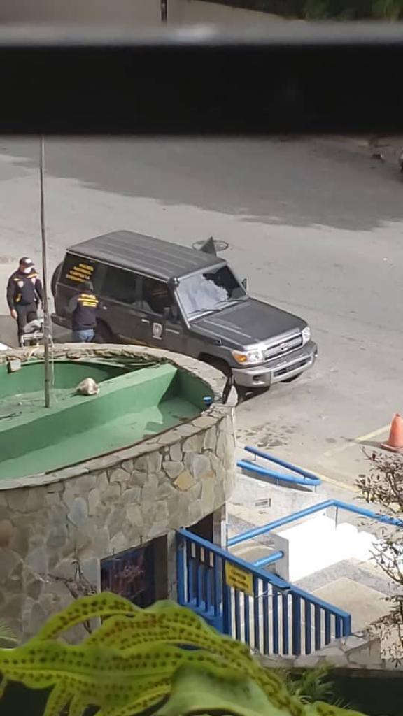 VivancoJM's tweet photo. URGENTE: Están allanando la casa de la jueza Afiuni, quien fue arbitrariamente procesada y detenida por el régimen venezolano por otorgarle libertad condicional a un opositor a Chávez para cumplir con una resolución de la ONU. Solicitamos la intervención directa de @mbachelet. https://t.co/nKc7aVIXCZ