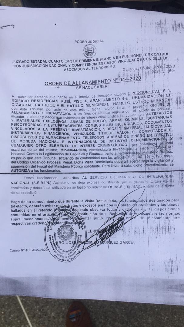 VivancoJM's tweet photo. URGENTE: Están allanando la casa de la jueza Afiuni, quien fue arbitrariamente procesada y detenida por el régimen venezolano por otorgarle libertad condicional a un opositor a Chávez para cumplir con una resolución de la ONU. Solicitamos la intervención directa de @mbachelet. https://t.co/nKc7aVIXCZ