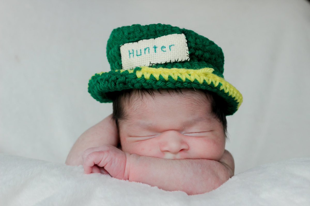 katierochelle14's tweet photo. In love with Hunter’s newborn pictures 💙💚 https://t.co/bSQRRKe7Xo