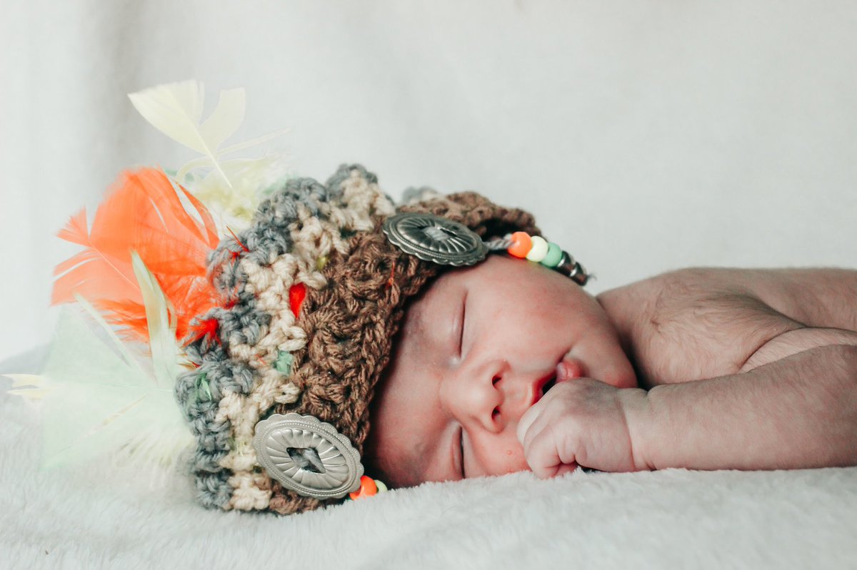 katierochelle14's tweet photo. In love with Hunter’s newborn pictures 💙💚 https://t.co/bSQRRKe7Xo