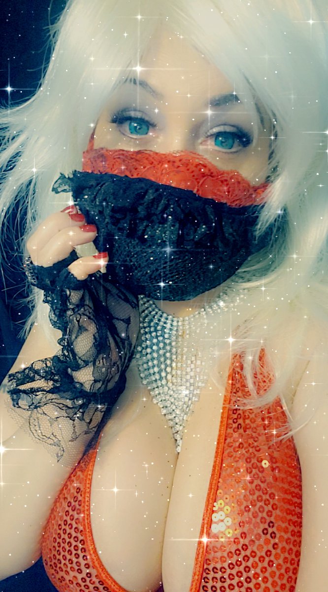 STAY_SALTEE_'s tweet photo. Yes, yes my lil' boo thangs, I made a #N95 Style #Mask out of my bra! #bramask And it works GREAT!😍It works just as well as any other homemade mask except it's a whole lot prettier! AND I amped it up using the anti-viral techniques described in my BLOG at https://t.co/23BtW3qtu2 https://t.co/L9KuIbAeGu