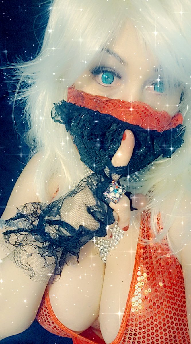 STAY_SALTEE_'s tweet photo. Yes, yes my lil' boo thangs, I made a #N95 Style #Mask out of my bra! #bramask And it works GREAT!😍It works just as well as any other homemade mask except it's a whole lot prettier! AND I amped it up using the anti-viral techniques described in my BLOG at https://t.co/23BtW3qtu2 https://t.co/L9KuIbAeGu
