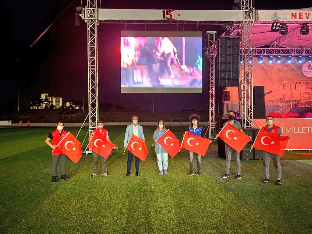 #UnutmadıkUnutturmayacağız Nevşehir Gençlik ve Spor İl Müdürlüğü olarak Demokrasi nöbetinde yerimizi aldık.Dün olduğu gibi bugün de ve yarın da devletimiz ve milletimiz için oynanan oyunları bozmaya devam edeceğiz.#SahidizBiz
<a href="/kasapoglu/">Dr. Mehmet Kasapoğlu</a>
<a href="/gencliksporbak/">Gençlik ve Spor Bakanlığı 🇹🇷</a>
<a href="/GSBsporgm/">Spor Hizmetleri Genel Müdürlüğü</a>
<a href="/GSBgenclik/">Gençlik Hizmetleri</a>