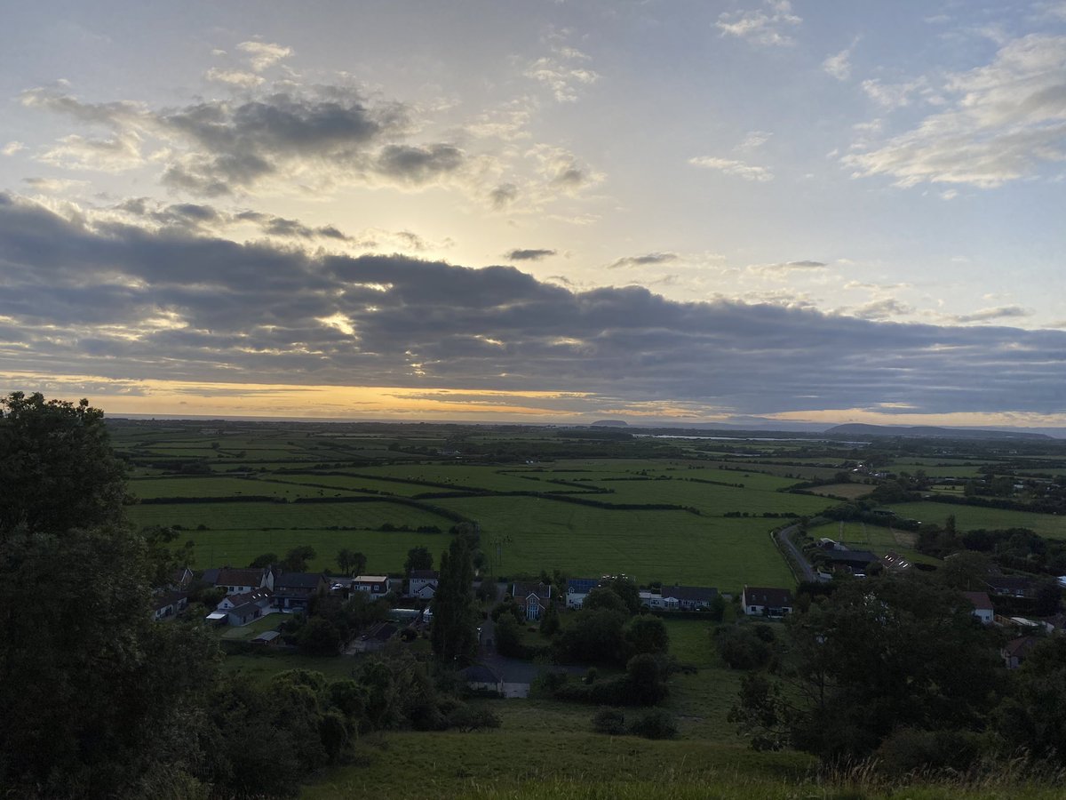 mrgoofah's tweet photo. Lovely evening for a stroll up #brentknoll with the @MuddyParrett boys https://t.co/zL7u4owP6h