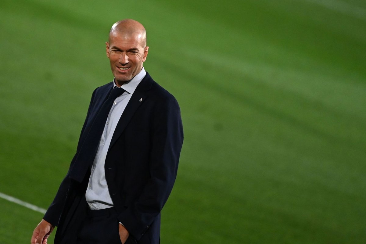InvictosSomos's tweet photo. ▪ 2 Ligas.
▪ 3 UEFA Champions League.
▪ 2 Supercopas de Europa.
▪ 2 Supercopa de España.
▪ 2 Mundiales de Clubes.
▪ 9 finales, 9 finales ganadas.

11 títulos en menos de 4 años.

Leyenda como jugador, leyenda como entrenador.

DON ZINEDINE ZIDANE. https://t.co/wzhTAg3H6q