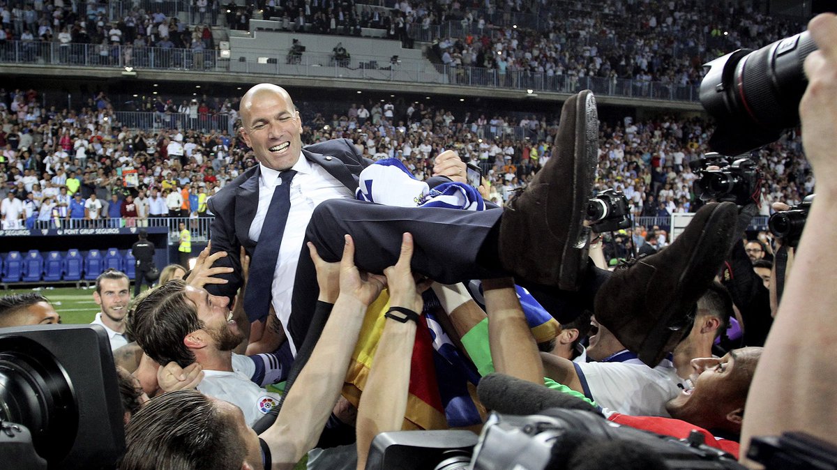 2010MisterChip's tweet image. #OJOALDATO - Zidane ha ganado 11 títulos (incluyendo dos Ligas y tres Copas de Europa) en 209 partidos oficiales al frente del Real Madrid. Sale exactamente a un título cada 19 encuentros. Es una salvajada.