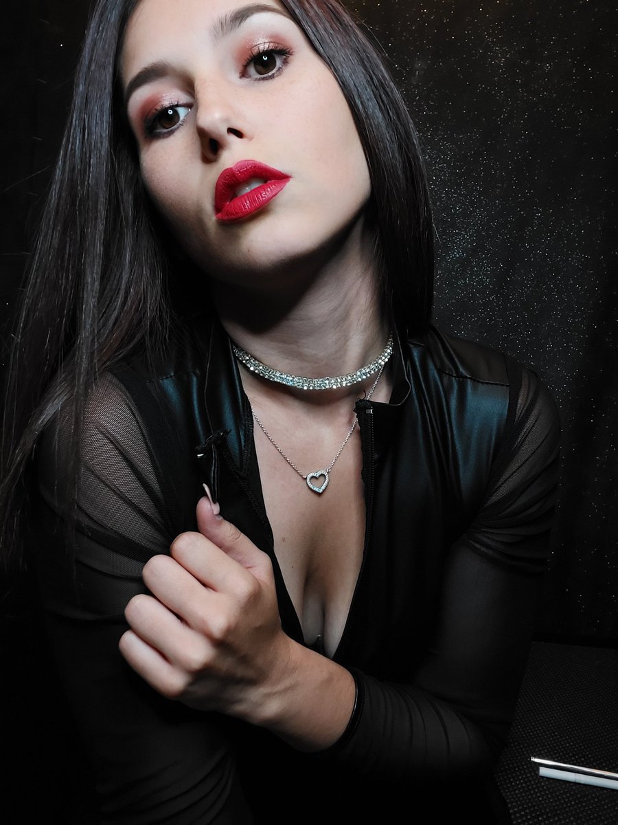 RSmokinggirl's tweet photo. Who wants to see two seperate light human ashtray videos on my clips4sale? Retweet if you soooooo
#leather #smokinginleather #redlips #stainedfilter #domination #mistress #goddess #smokingfetish #dangling #misty120 #humanashtray #smokinggirl https://t.co/o31tWQcPTt
