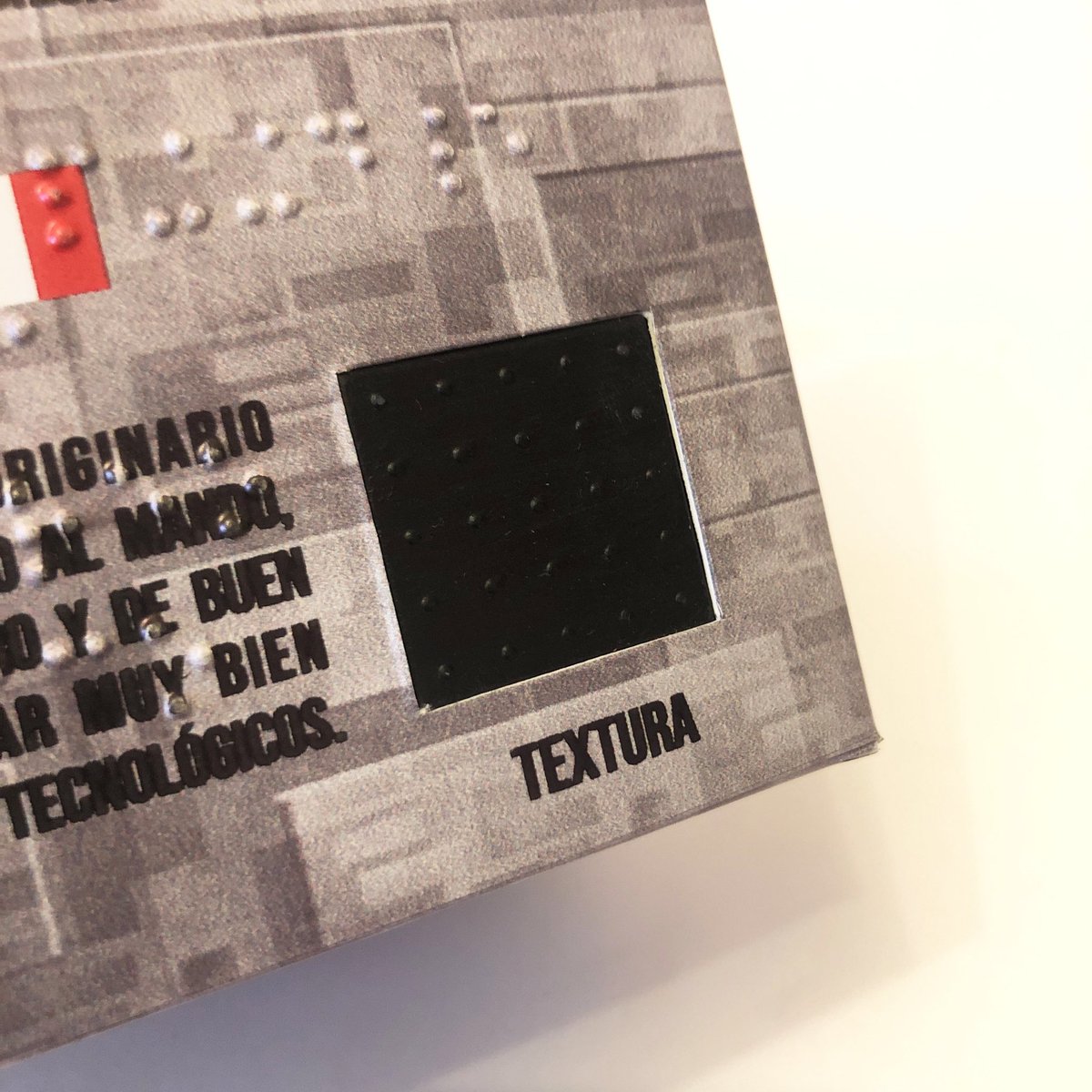 esepuddle's tweet photo. El empaque esta traducido completamente al sistema braille e implementa múltiples códigos QR los cuales llevan a audios y narraciones. https://t.co/qUHlzi135a