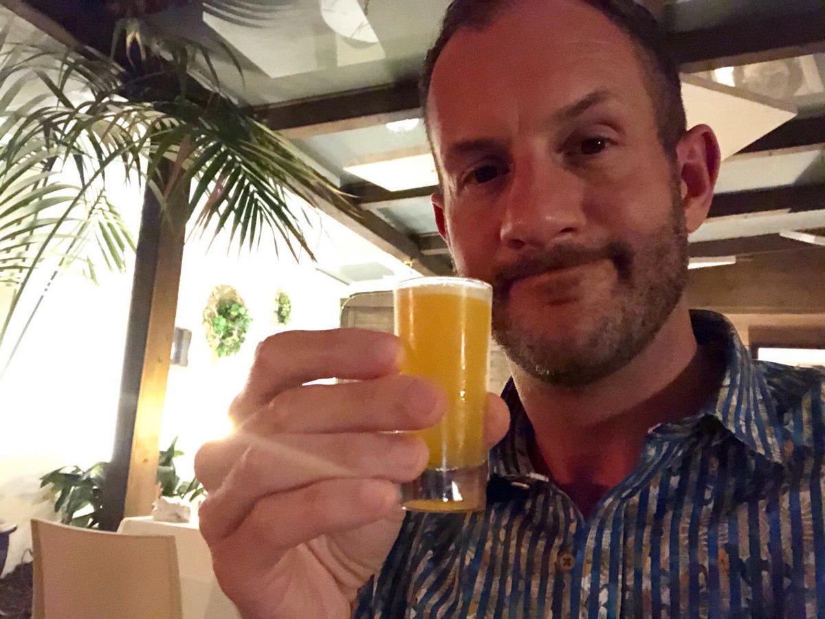 james_b_draper's tweet photo. Gigantic bottle of wine, tiny little pint. 🍷 🍺
#sitges #gaysitges #factorvi #wine #beer #magnum #shot #gourmet #quantumflux #wonderland https://t.co/WFYTm9adeC