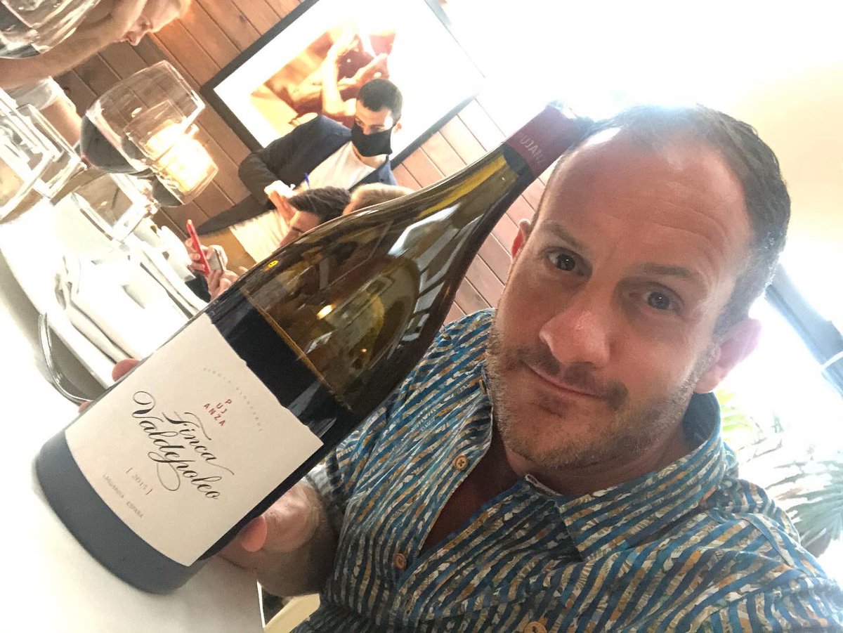 james_b_draper's tweet photo. Gigantic bottle of wine, tiny little pint. 🍷 🍺
#sitges #gaysitges #factorvi #wine #beer #magnum #shot #gourmet #quantumflux #wonderland https://t.co/WFYTm9adeC