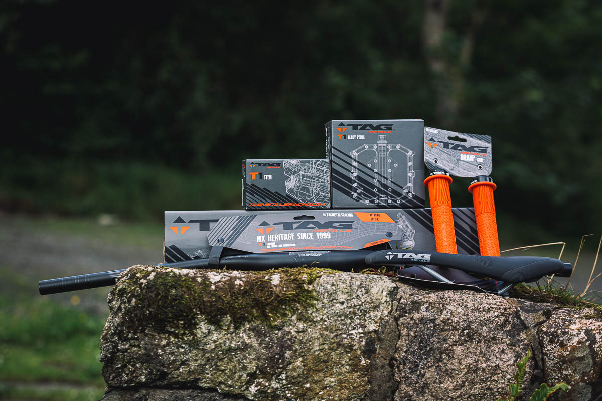 Chain__Reaction's tweet photo. How would you like to bag this lot? #perfectbundle
👉 Pedals
🙌 Grips
🔩 Stem
🔧 Bar
🔥 Dropper seatpost
☀️ Saddle
It's LIVE! Win a Tag Metals bundle worth over £500. Head to the CRC Hub to be in with a chance: https://t.co/MpoD8OiEnU https://t.co/4IaZRPWEHj