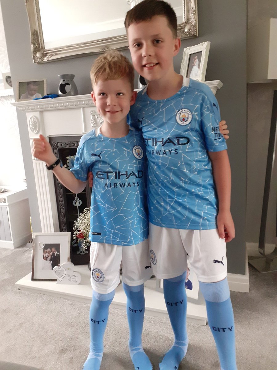 pskelly21's tweet photo. New kit day for my boys in blue 💙💙Thanks as always to Uncle @_jameslear for sorting them out! https://t.co/LipUonr4Py