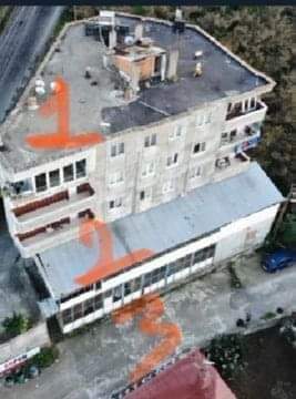 Bir baba 11 yaşındaki kızının 1 numaralı yerden atlayıp, 2 numaralı sundurmayı geçerek, 3 numaralı yola düşemeyeceğini, olayın intihar olmadığını kanıtlamak için çırpındı. Mahkeme takipsizlik verdi. Adaletiniz batsın. 
#rabianazicinadalet