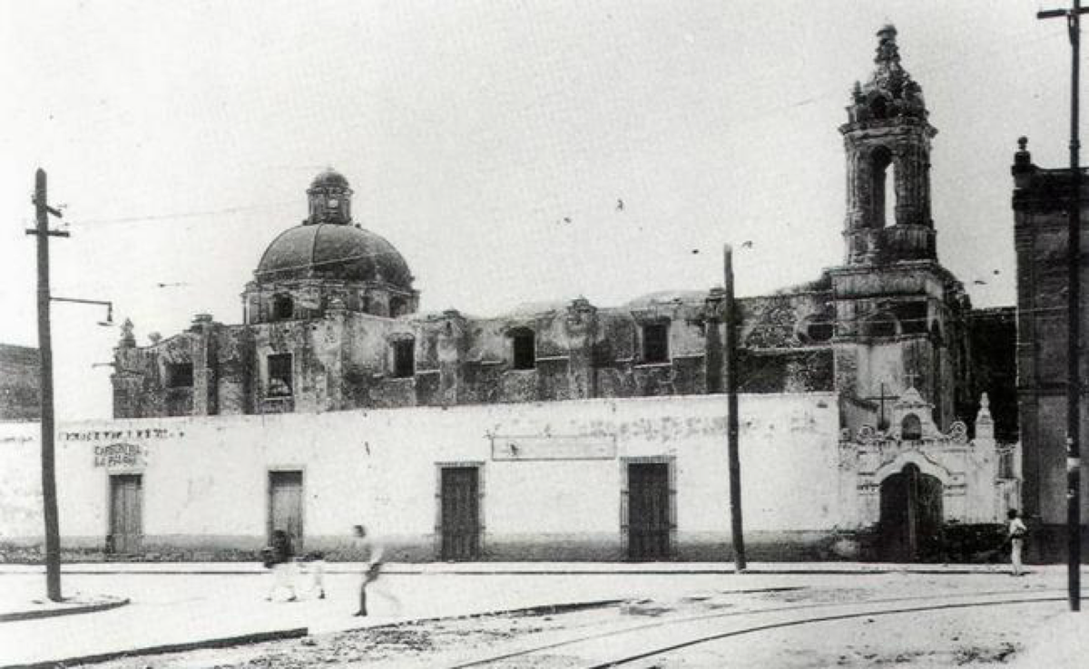 En la esquina inferior izquierda del plano se aprecia bien el pueblito de La Piedad. Aparece ahí el santuario y convento de la Piedad, aunque ya para este tiempo estaba muy modificado como cuartel militar. Hoy está el estacionamiento de Parque Delta encima de sus ruinas.