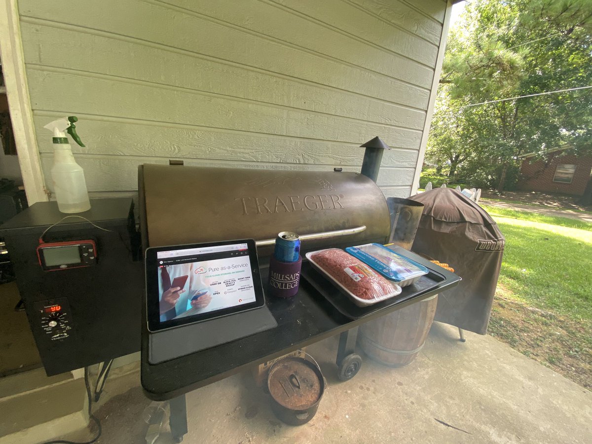 thescottmcnamee's tweet photo. Nothing better than refreshing your Datacenter and grilling with Top Chef @RichardBlais and @PureStorage #refreshwithpure https://t.co/K4XOodqs4L