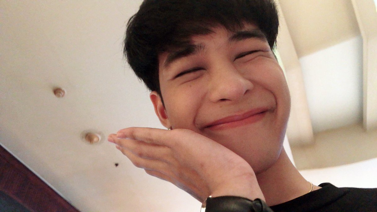CBAnuwat's tweet photo. สุขสันต์วันเกิดดด อายุมากขึ้นอีกปีและน้าาาา ใช้ชีวิตในแบบที่ตัวเองอยากจะทำนะ ไม่ต้องเพอร์เฟคที่สุดก็ได้ ให้ชีวิตมีสุขบ้างทุกข์บ้างปนๆกันไป ก็มันคือชีวิตนี่เนอะ 😊 แต่ยังไงเราก็ยังอวยพรให้เธอมีความสุข มีรอยยิ้มที่สดใสในทุกๆวันและฝันดีในทุกๆคืนนะ 💕
#Happy24rtDay
#ArtPakpoom https://t.co/QiAfPln6BE
