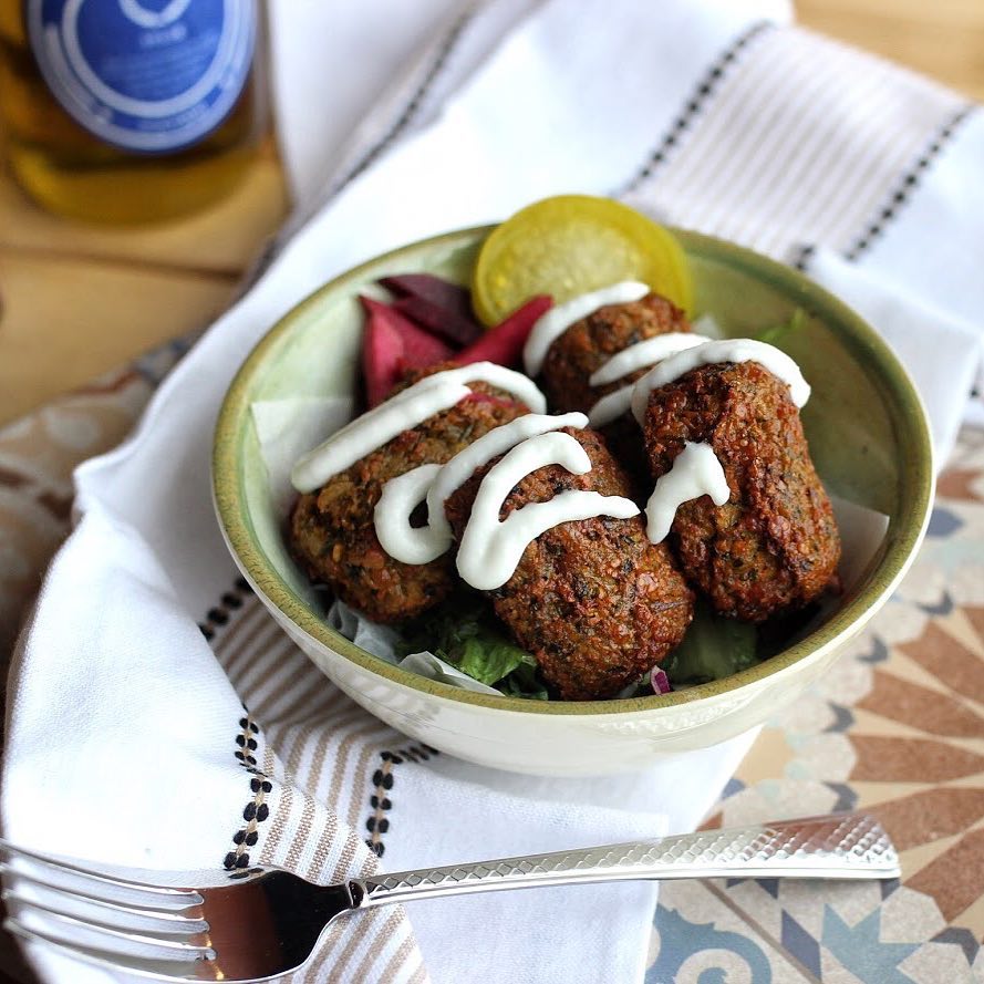 2941Street_Food's tweet photo. Try our falafel with garlic sauce for a meatless option that is packed with flavor. https://t.co/6YBswrkIgg