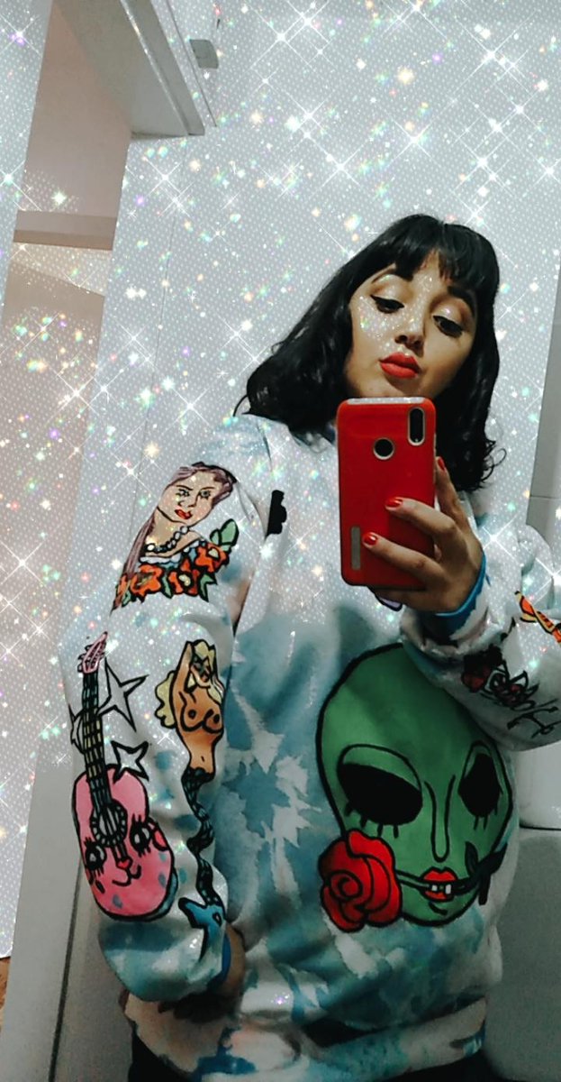 Almamialaferte's tweet photo. Después de varios días terminé de pintar mi chamarra de @monlaferte espero que te guste hermosa ❤️❤️ #MonLaferte https://t.co/OHwxdvaCbm