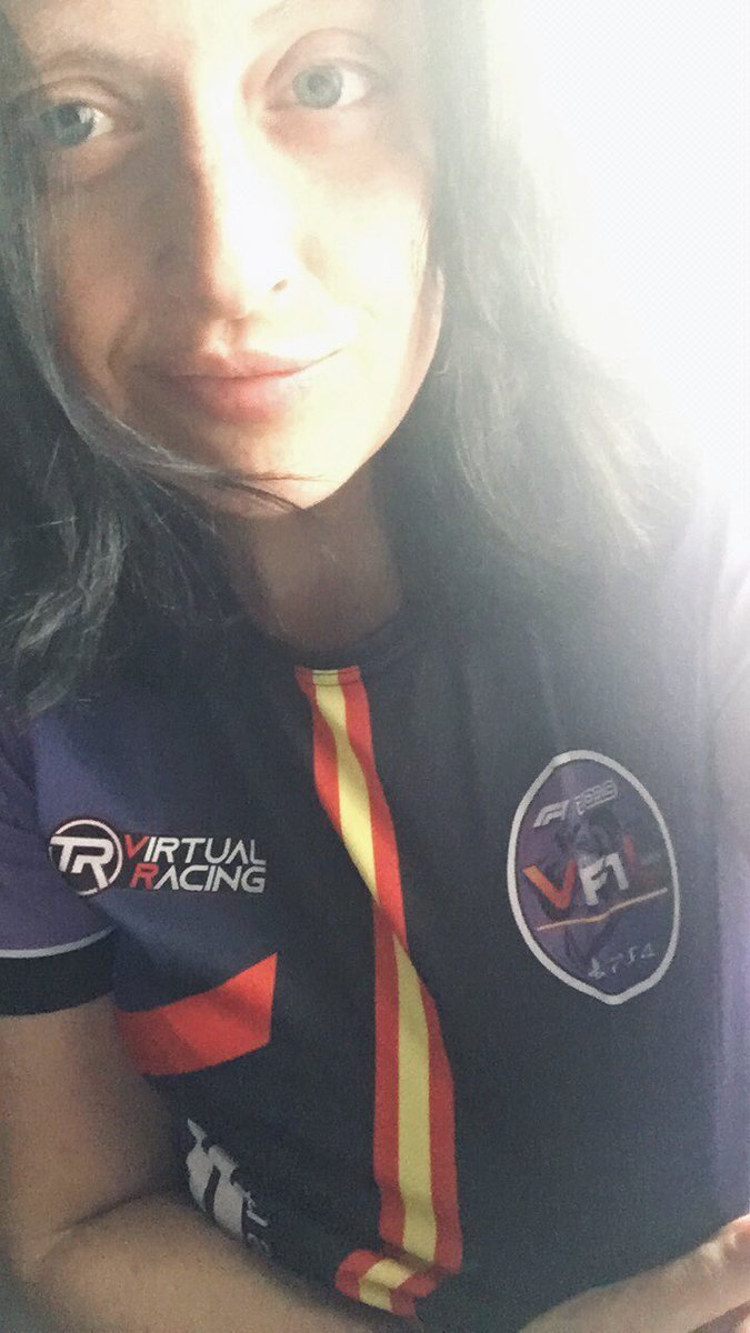 Titanium__Red's tweet photo. Mis colores, mi marca y mi afición @F1Likes  @TitaniumRedTeam  @TitaniumRedTeam  con la camiseta oficial de @F1Likes  por gentileza de @wearteamdesign Campeonato español de Fórmula uno Virtual En PS4 premios para los participantes  en sus 3 divisiones lanzaremos f1 2020 atentos https://t.co/MMqR8m9Eah