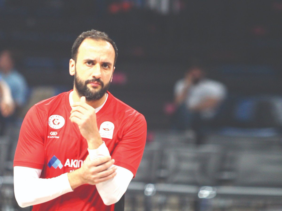 Bu bir veda yazısıdır!
Emeklemesine şahit olduğum ve çocuğum gibi büyüttüğüm Gaziantep Basketbol Takımı ve tavanda asılı olan 27 numaralı formam artık size emanet.
Hakkınızı helal edin!

Açıklamam;

instagram.com/p/CCteM25hngo/…