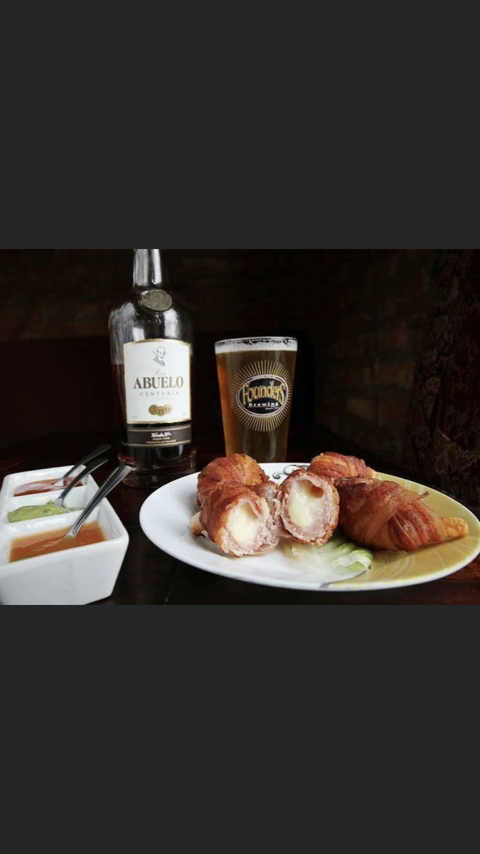 PaladarChicago's tweet photo. Bring your family out and enjoy this beautiful evening on our patio! And why not enjoy a refreshing mojito and delicious dinner while you’re at it. Bring your dog too! We will be open from 4pm to 10pm. Come support us!! https://t.co/M8BE39EKp8