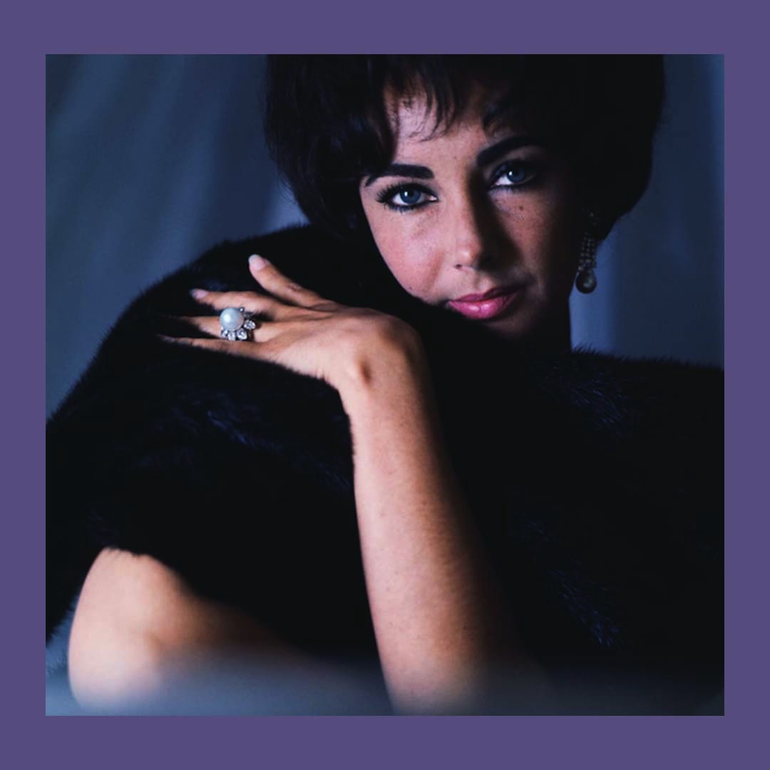 ElizabethTaylor's tweet photo. Elizabeth wore her gorgeous #Ruser South Sea pearl ring during this 1961 photoshoot with famed fashion and celebrity photographer, #DouglasKirkland.
The ring was a gift from her uncle, Howard Young, although she later had it reset.
#ElizabethTaylor https://t.co/PRlLNKnm0S