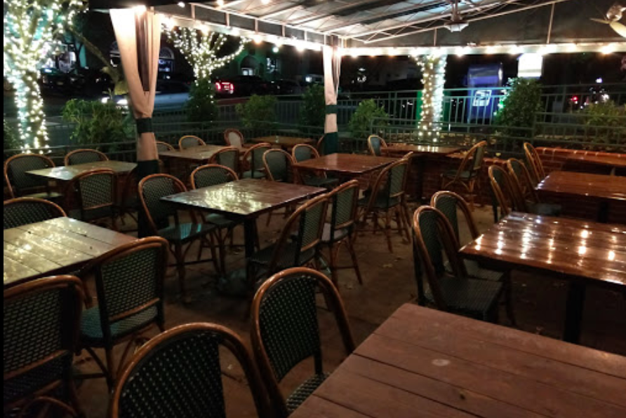 What better way to celebrate #Thursday than by dining under the stars down at the Pub! Our outdoor dining atmosphere can't be beat!