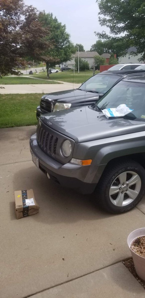 SusanRobichaud's tweet photo. @Amazon nice delivery 🙄 https://t.co/Wd3Dw1wAZj