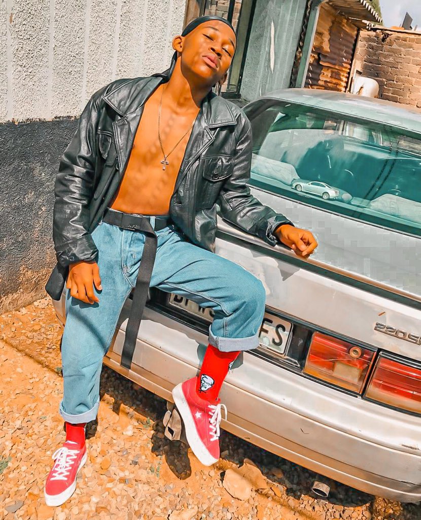 When Royal Lebo meets with <a href="/KFCSA/">KFC South Africa</a> merch, the combos communicates🔥💃🏽🚨❤️