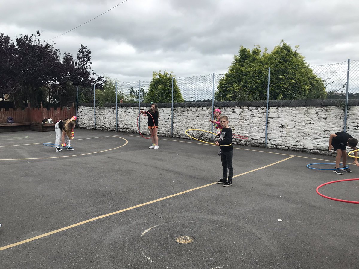 PlasmarlPrimary's tweet photo. What a fantastic day spent saying goodbye to our wonderful Year 6 pupils #plascomm Good luck in your secondary schools 🏫 😊🥳💃🏼🕺🏼🌸🌼🏖 https://t.co/WHnNWKKurX