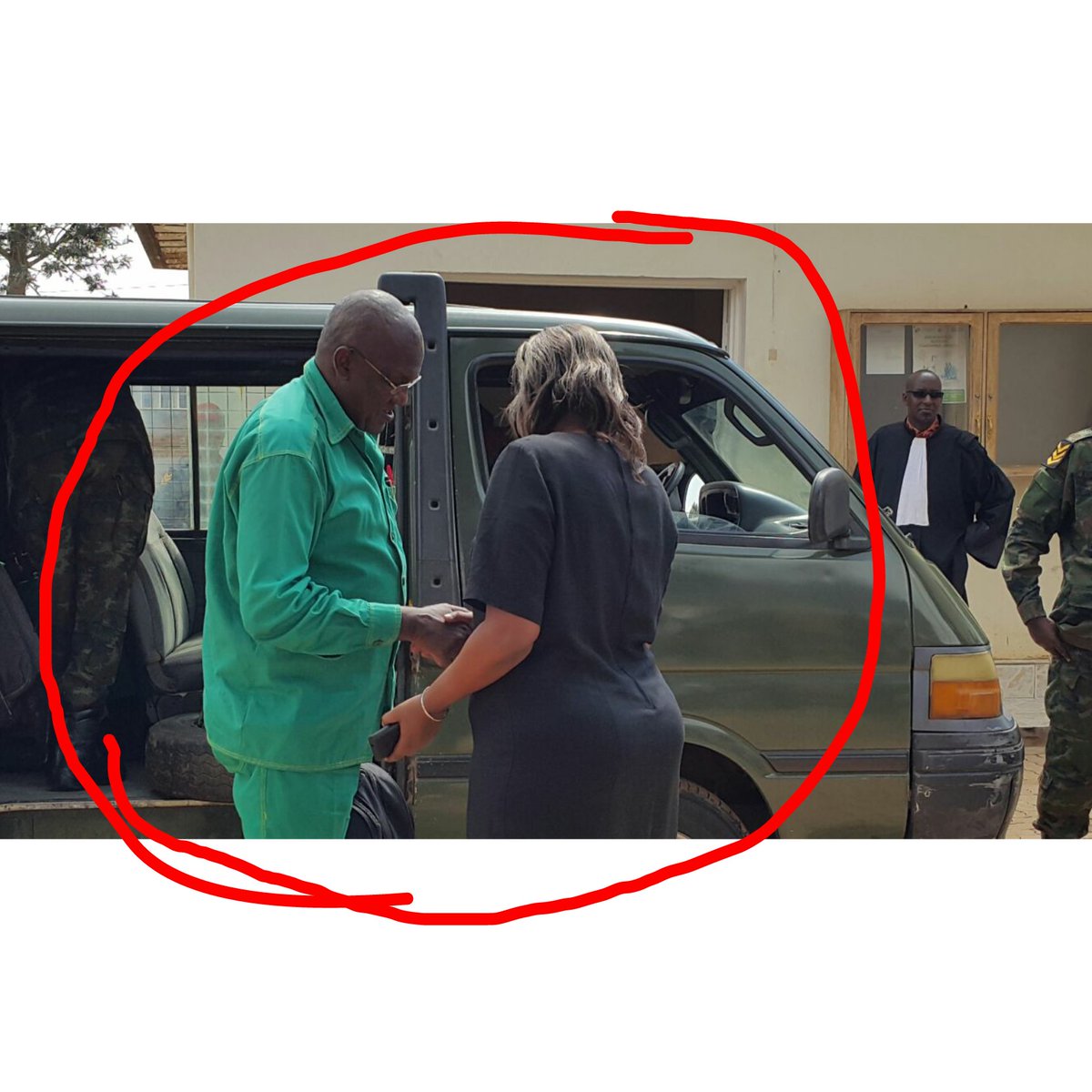 BigombaG's tweet photo. A SHORT STORY IN CRIMINAL PROCEEDING UNDER TYRANNICAL REGIME OF @PaulKagame AND HIS CORRUPT RULING PARTY @rpfinkotanyi! JUST WATCH THE VEHICLES....

HUTU.                                 TUTSI. https://t.co/rZpAtwtfCB