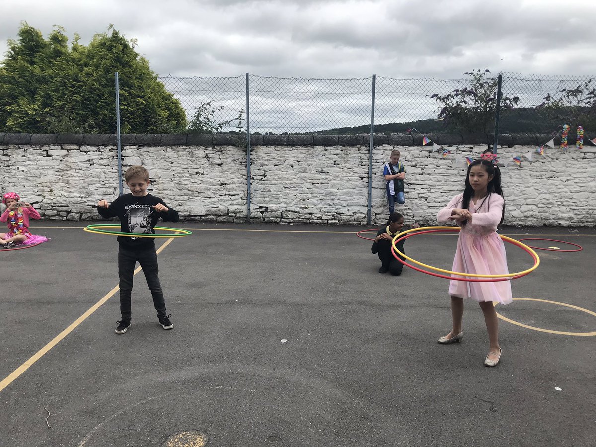 PlasmarlPrimary's tweet photo. What a fantastic day spent saying goodbye to our wonderful Year 6 pupils #plascomm Good luck in your secondary schools 🏫 😊🥳💃🏼🕺🏼🌸🌼🏖 https://t.co/DIezKqnlc8