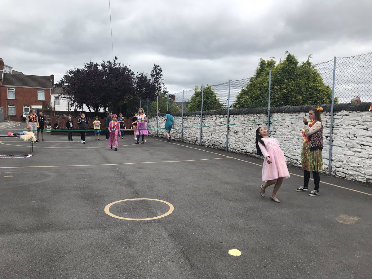 PlasmarlPrimary's tweet photo. What a fantastic day spent saying goodbye to our wonderful Year 6 pupils #plascomm Good luck in your secondary schools 🏫 😊🥳💃🏼🕺🏼🌸🌼🏖 https://t.co/mkXuMIL2YN