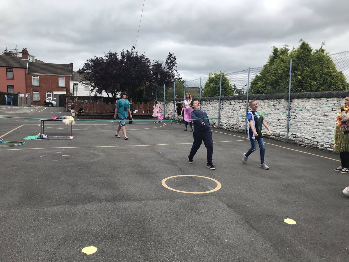 PlasmarlPrimary's tweet photo. What a fantastic day spent saying goodbye to our wonderful Year 6 pupils #plascomm Good luck in your secondary schools 🏫 😊🥳💃🏼🕺🏼🌸🌼🏖 https://t.co/uqeAuSzgUR