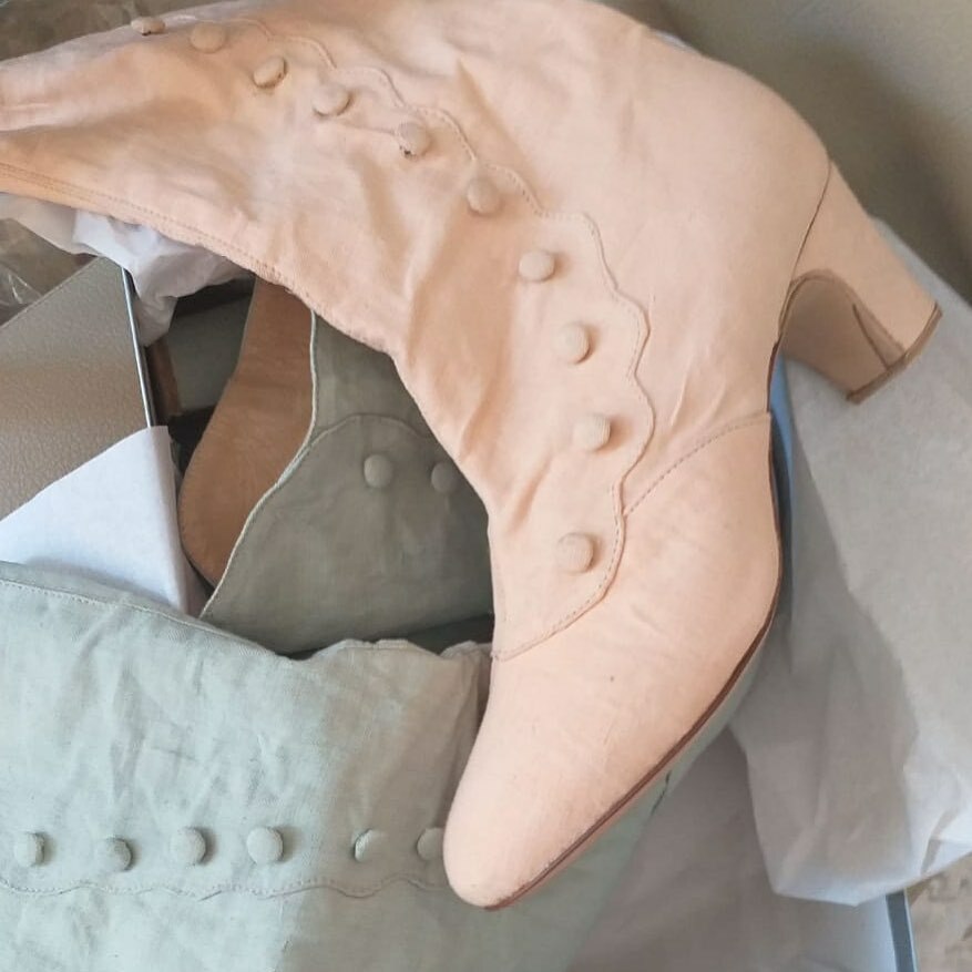 dianalequesne's tweet photo. Finalmente ci siamo! Gli stivaletti 910 sono qui in tela antica tinta a mano pronti per essere spediti ... 

Finally here we are! The 910 boots are here in hand-dyed antique canvas ready to be shipped ...

#buynow #unique #uniquepieces #handmadeshoes #st… https://t.co/KVGEhgMh9L https://t.co/RedfhA9VSi
