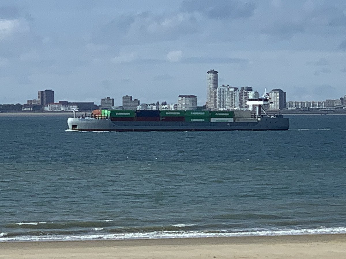 AutenaMarine's tweet photo. De “Tripoli”, onderweg vanuit Antwerpen naar Zeebrugge. Ons eerste estuaire containerschip wat met het #ContainerPlanner #stuwprogramma vaart wat nu te koppelen is met het LOCOPIAS stabiliteitsporgramma van #SARC. https://t.co/LiPE2SZfZm