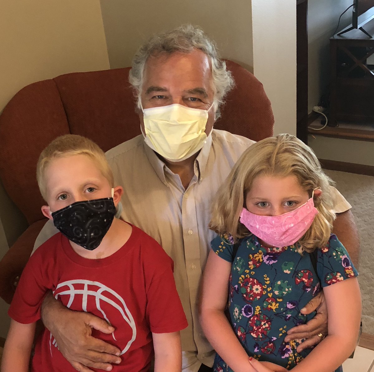DeanLeite's tweet photo. Wearing a mask is so easy, even a child can do it. Why not take such a simple step to help beat a pandemic? @silastronomy #beahero #wearamask https://t.co/UTB88LBlhc