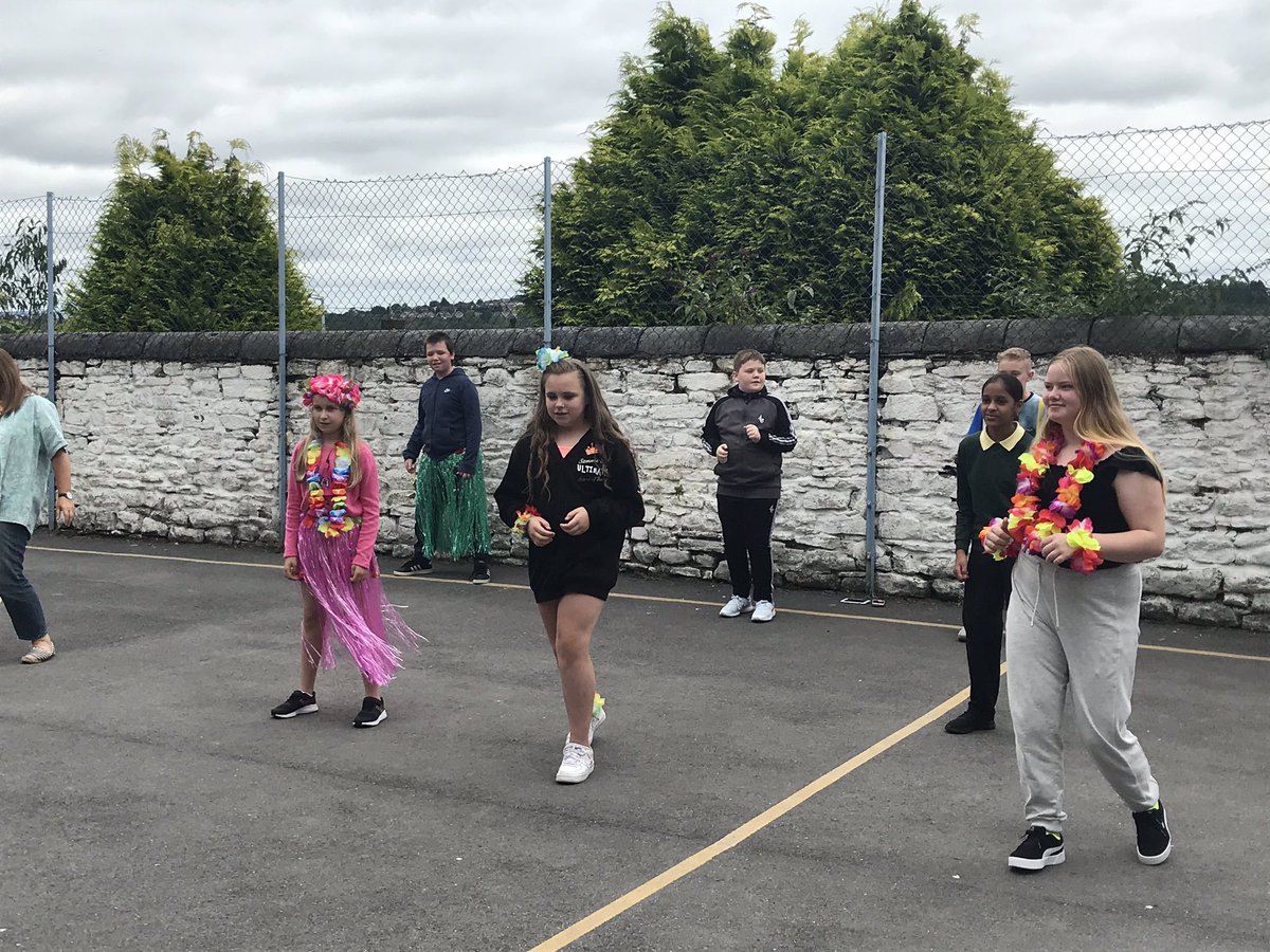 PlasmarlPrimary's tweet photo. What a fantastic day spent saying goodbye to our wonderful Year 6 pupils #plascomm Good luck in your secondary schools 🏫 😊🥳💃🏼🕺🏼🌸🌼🏖 https://t.co/YpomhLnjeO